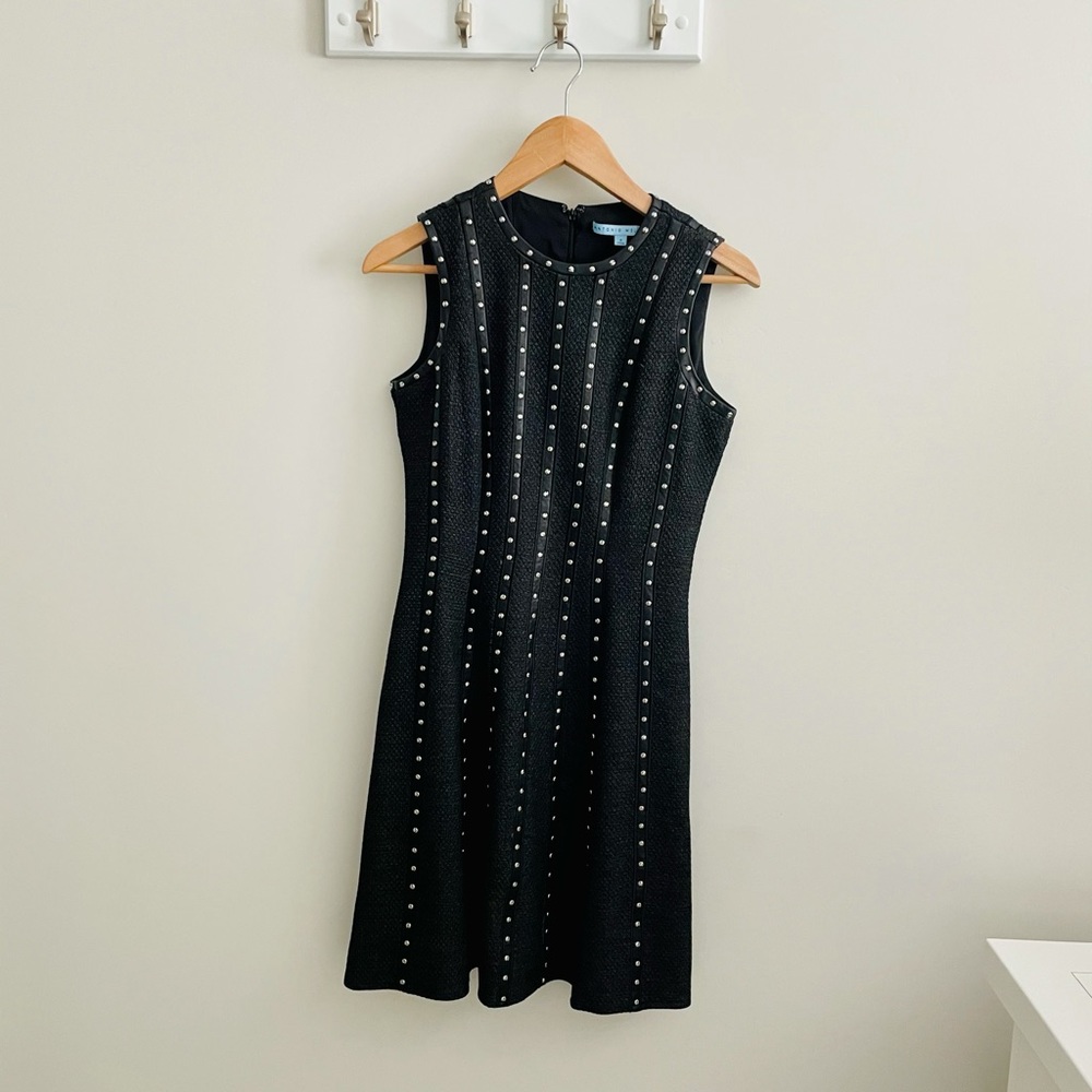 Black sleeveless dress